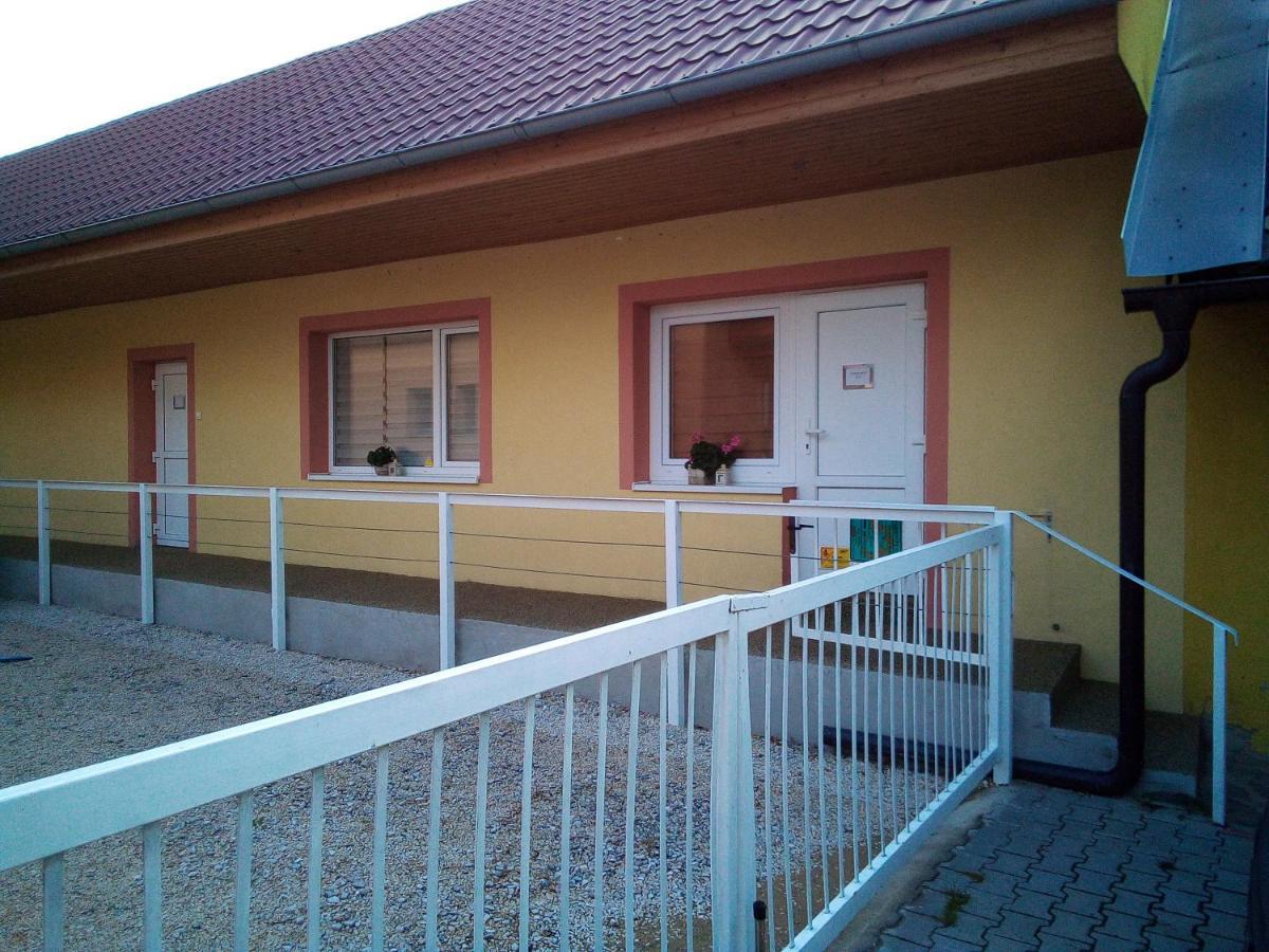 Ubytovanie Na Dedine Chocholna-Velcice Exterior foto